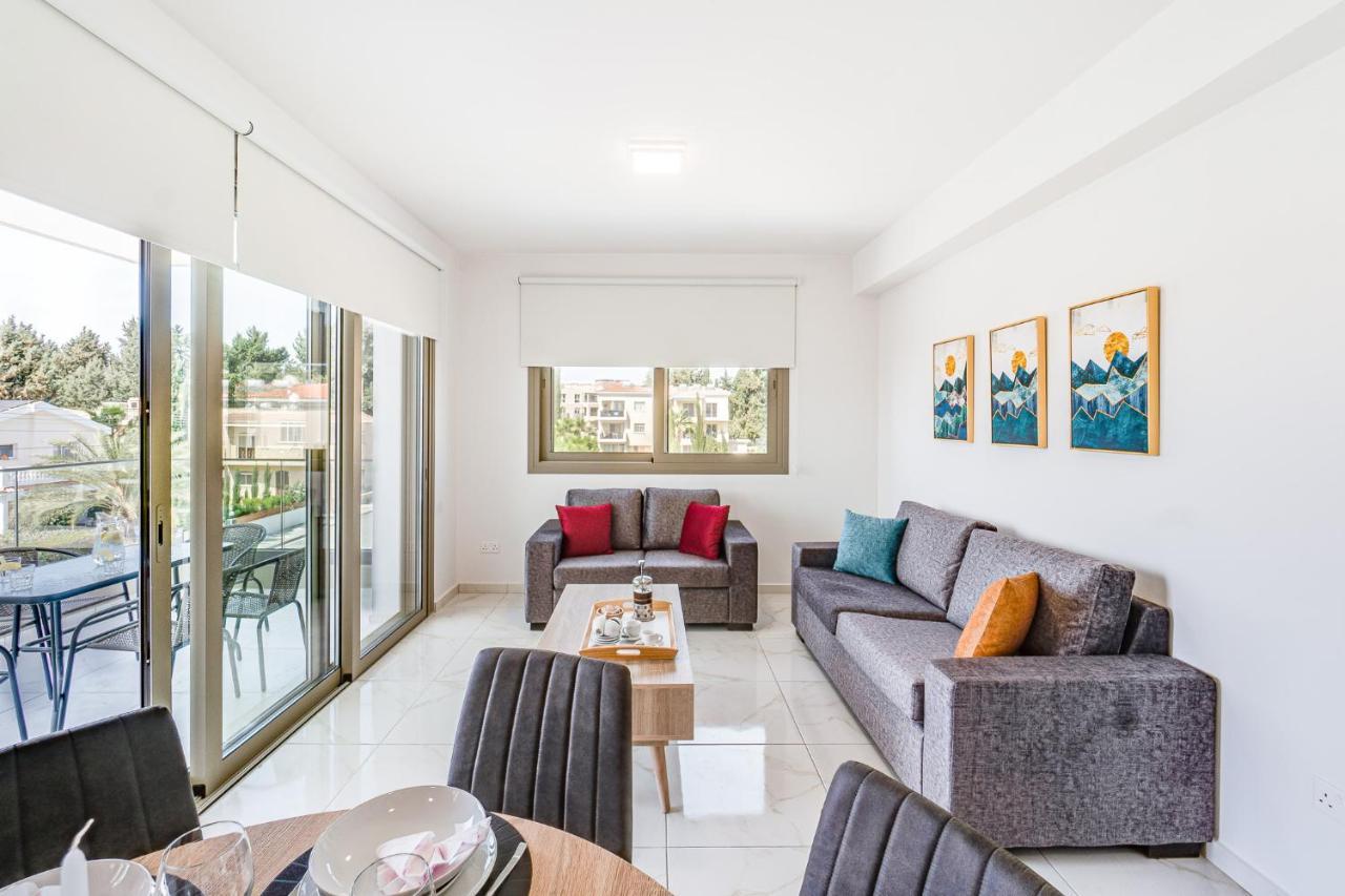 Adolina Apartments By Ezoria Villas Пафос Екстериор снимка