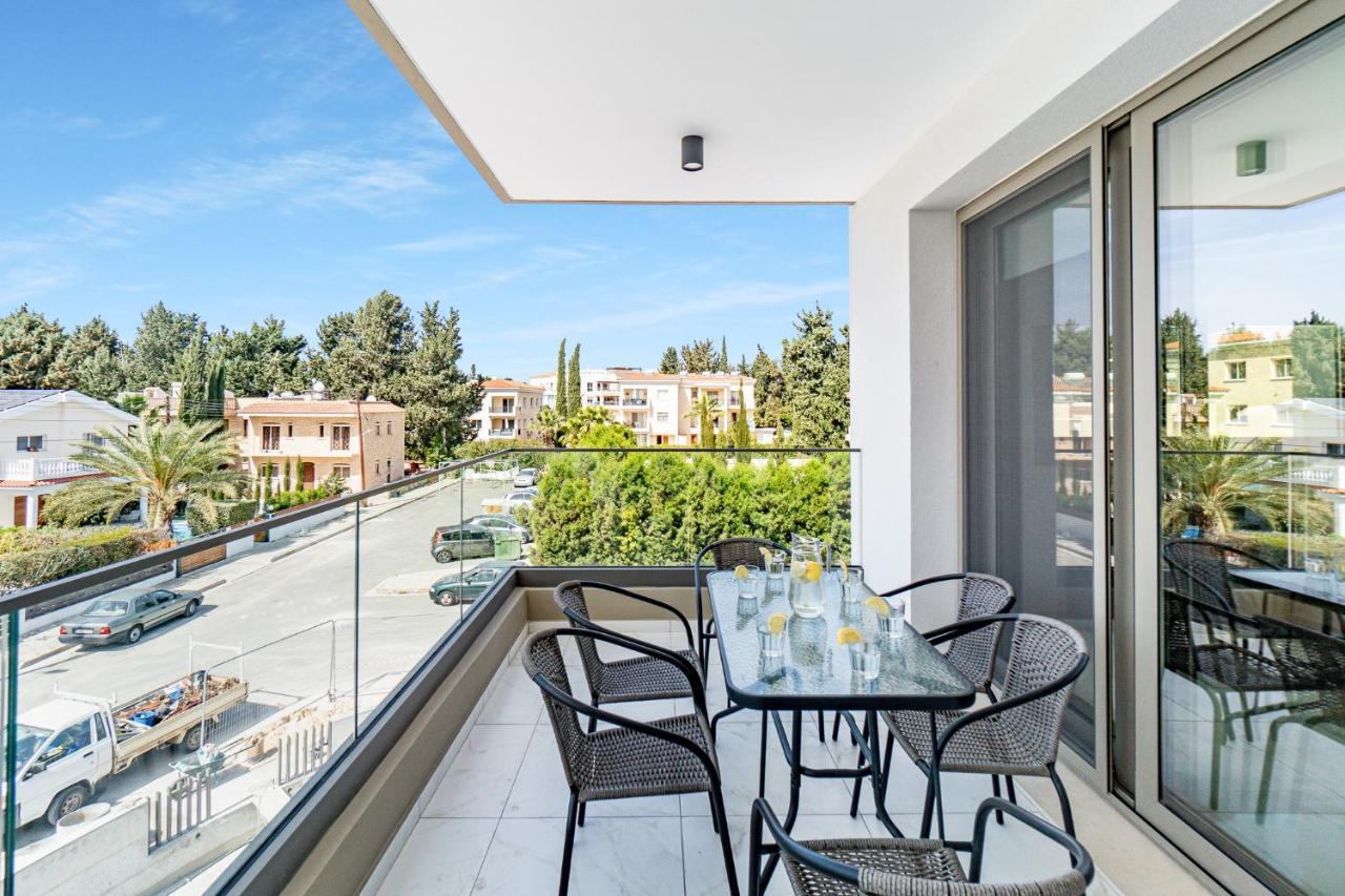 Adolina Apartments By Ezoria Villas Пафос Екстериор снимка