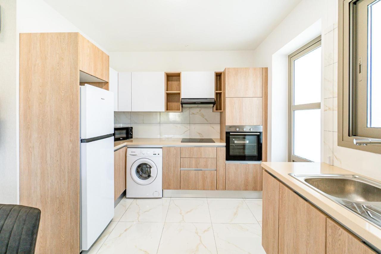 Adolina Apartments By Ezoria Villas Пафос Екстериор снимка