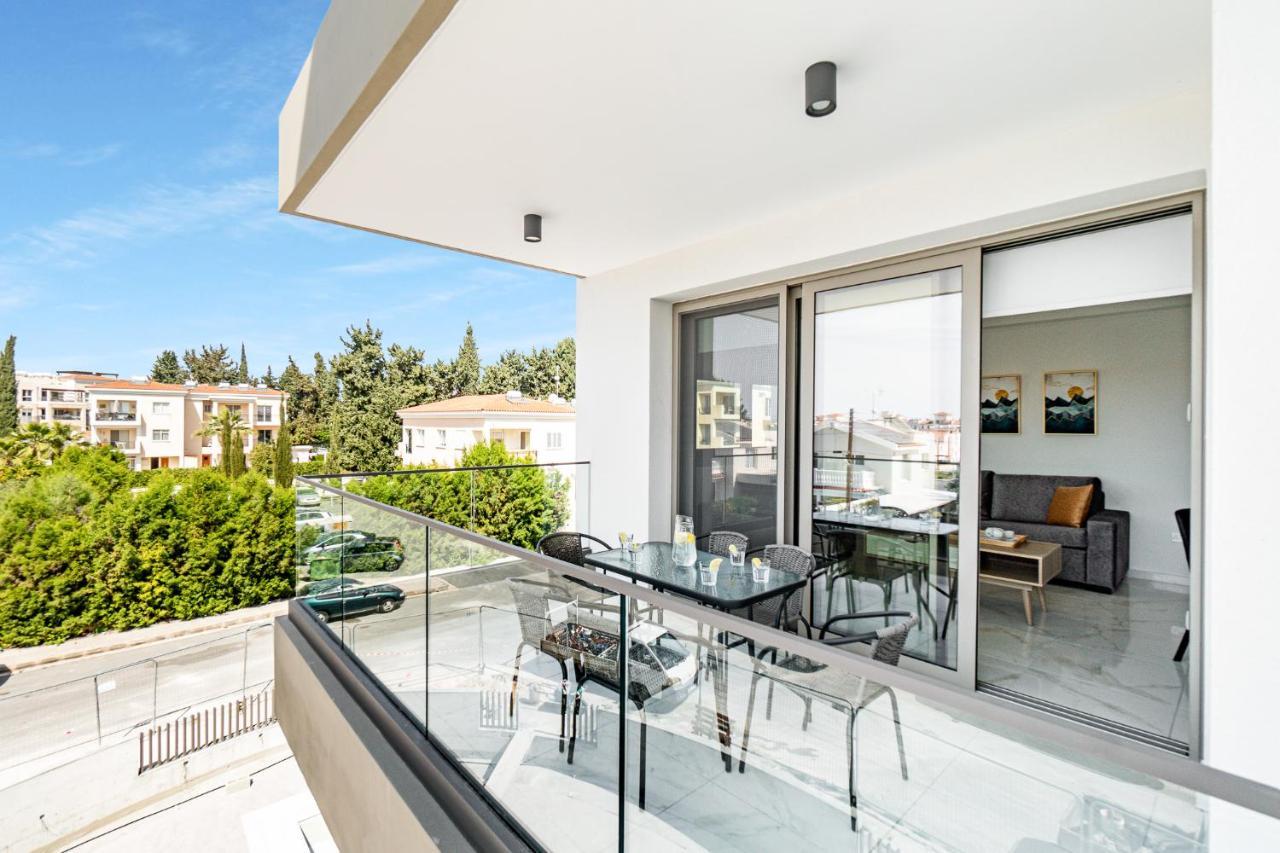 Adolina Apartments By Ezoria Villas Пафос Екстериор снимка