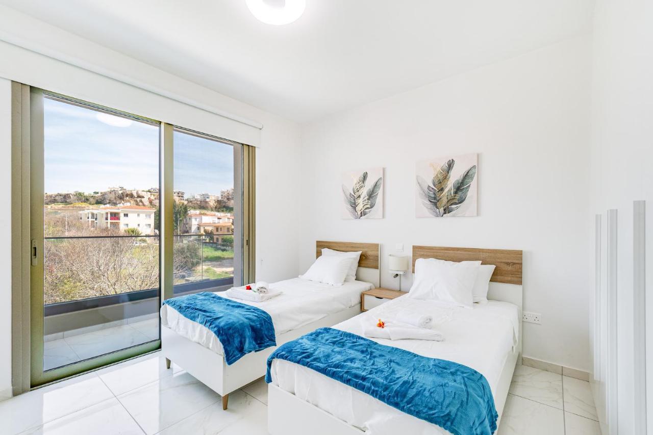 Adolina Apartments By Ezoria Villas Пафос Екстериор снимка