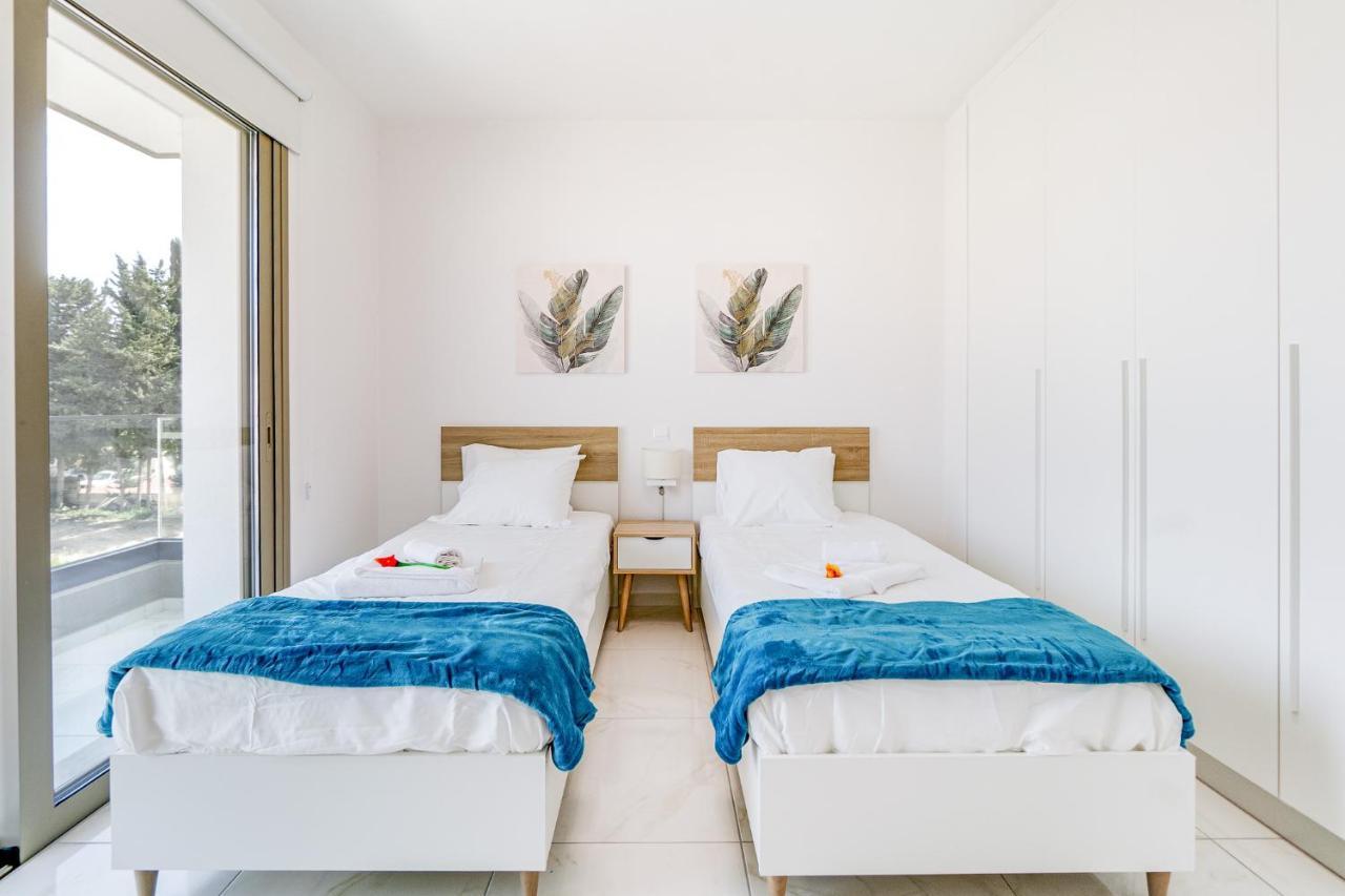 Adolina Apartments By Ezoria Villas Пафос Екстериор снимка