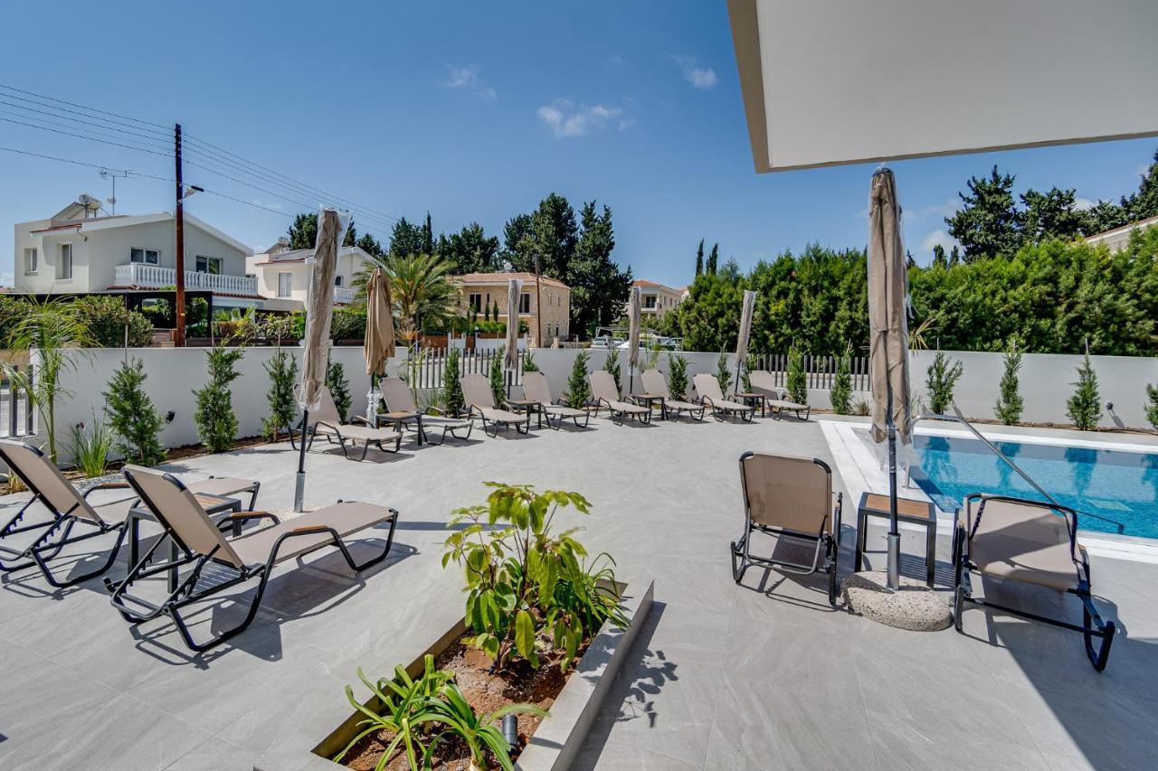 Adolina Apartments By Ezoria Villas Пафос Екстериор снимка