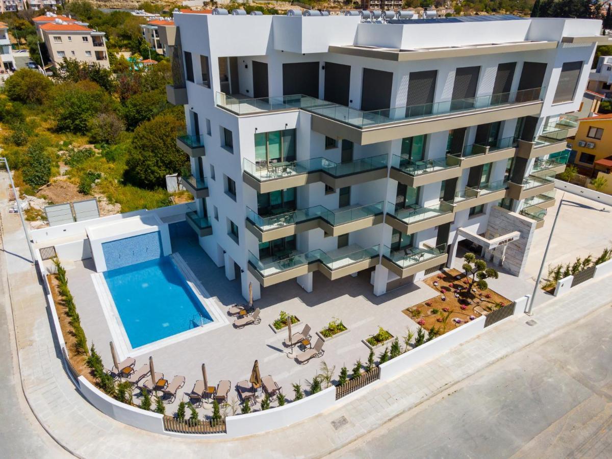 Adolina Apartments By Ezoria Villas Пафос Екстериор снимка