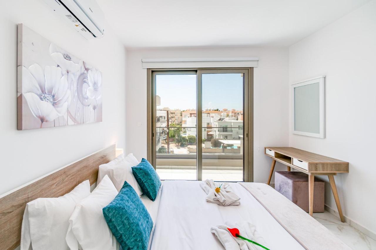 Adolina Apartments By Ezoria Villas Пафос Екстериор снимка