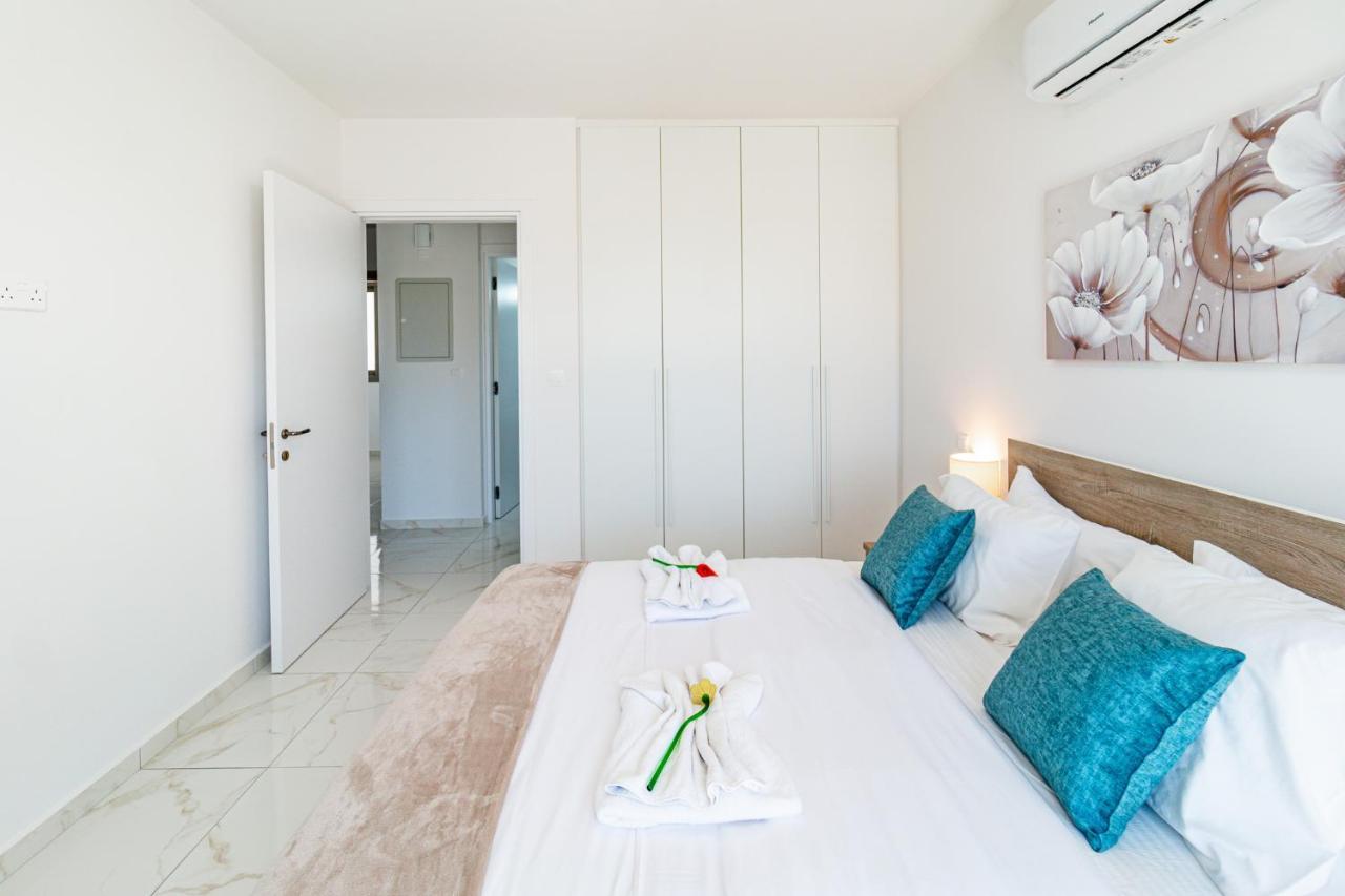 Adolina Apartments By Ezoria Villas Пафос Екстериор снимка