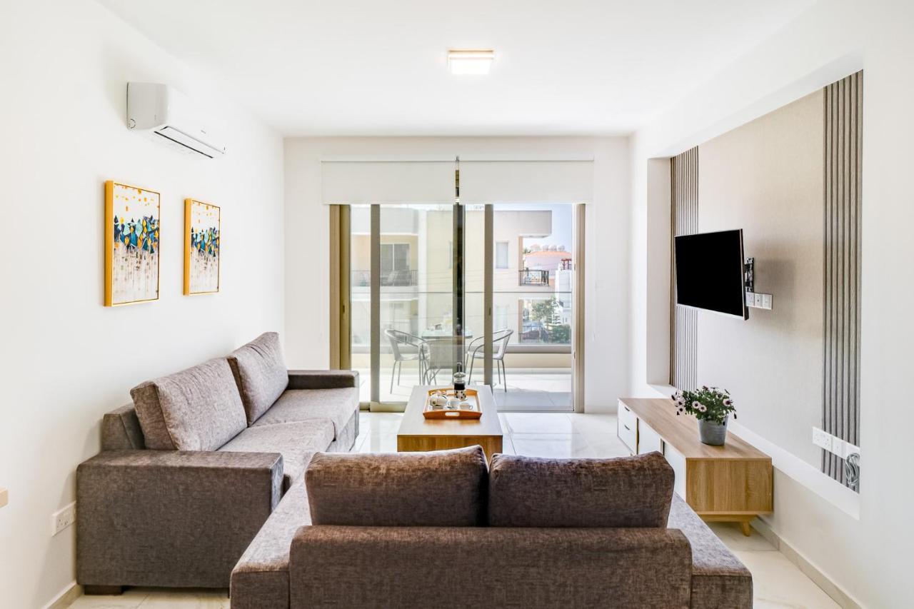 Adolina Apartments By Ezoria Villas Пафос Екстериор снимка