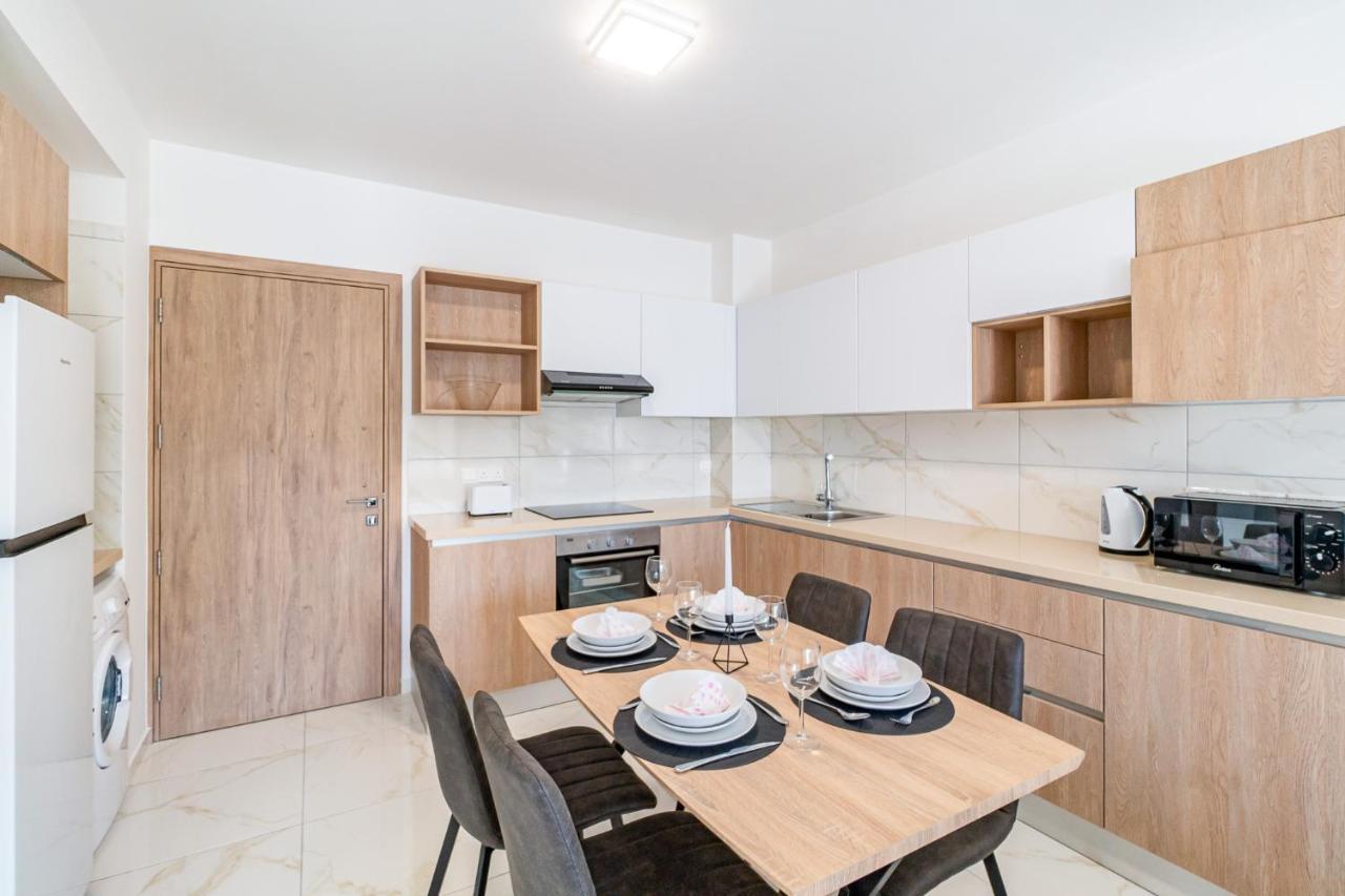 Adolina Apartments By Ezoria Villas Пафос Екстериор снимка