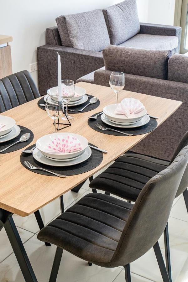 Adolina Apartments By Ezoria Villas Пафос Екстериор снимка