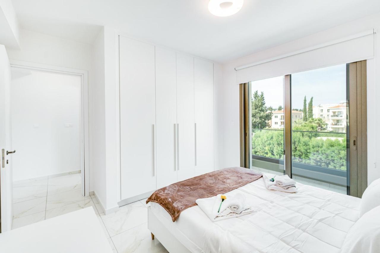Adolina Apartments By Ezoria Villas Пафос Екстериор снимка