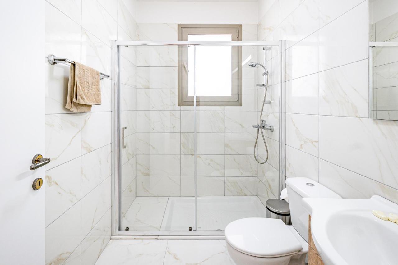 Adolina Apartments By Ezoria Villas Пафос Екстериор снимка