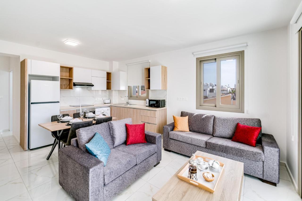 Adolina Apartments By Ezoria Villas Пафос Екстериор снимка