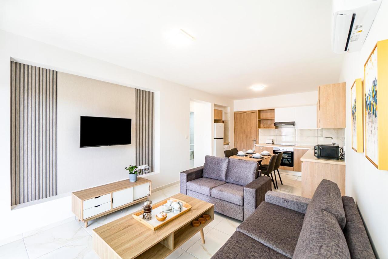 Adolina Apartments By Ezoria Villas Пафос Екстериор снимка