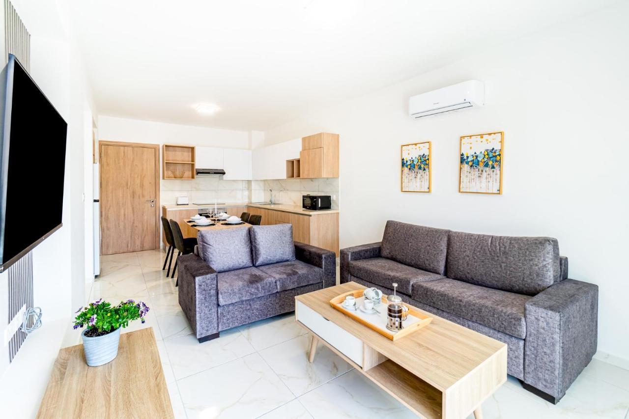 Adolina Apartments By Ezoria Villas Пафос Екстериор снимка