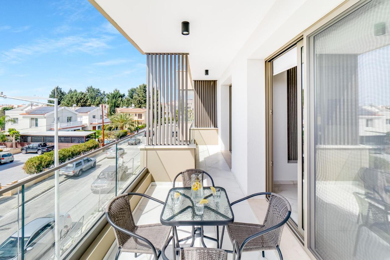 Adolina Apartments By Ezoria Villas Пафос Екстериор снимка
