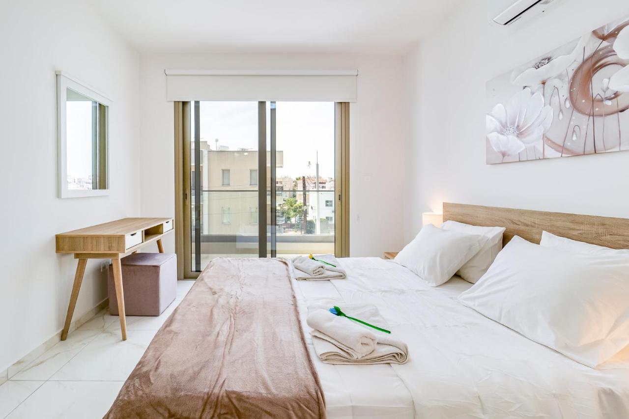 Adolina Apartments By Ezoria Villas Пафос Екстериор снимка