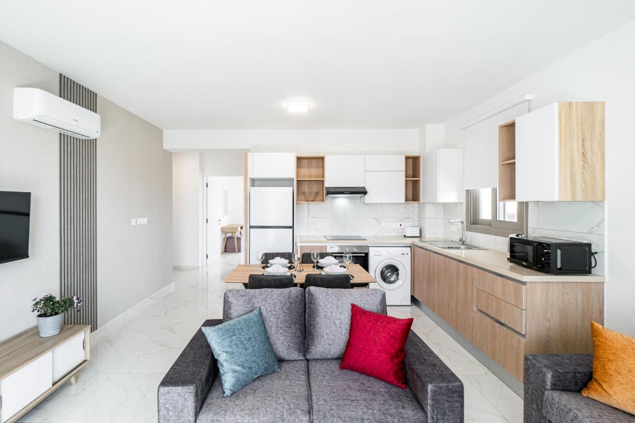 Adolina Apartments By Ezoria Villas Пафос Екстериор снимка
