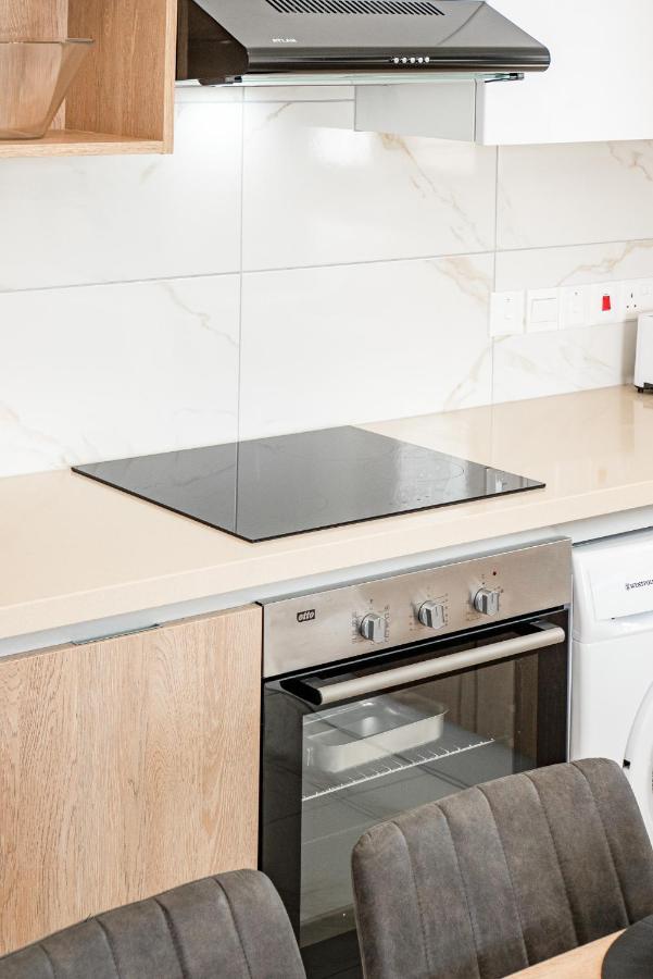 Adolina Apartments By Ezoria Villas Пафос Екстериор снимка