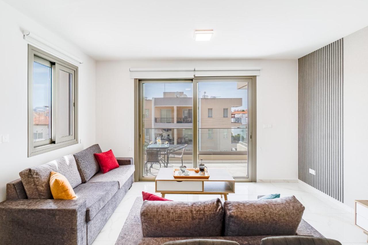 Adolina Apartments By Ezoria Villas Пафос Екстериор снимка
