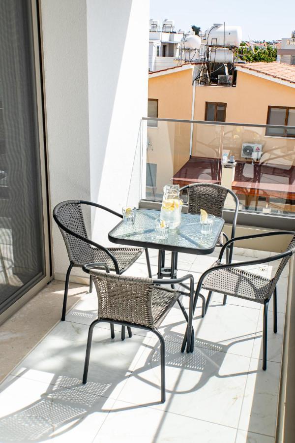 Adolina Apartments By Ezoria Villas Пафос Екстериор снимка