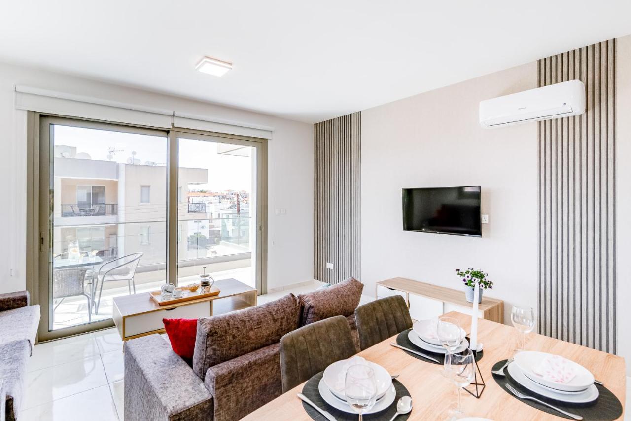 Adolina Apartments By Ezoria Villas Пафос Екстериор снимка
