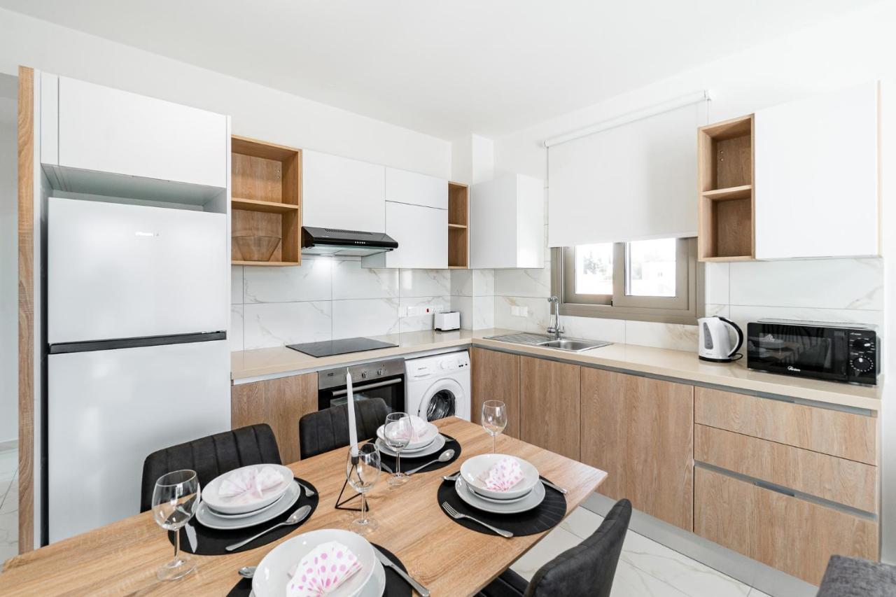 Adolina Apartments By Ezoria Villas Пафос Екстериор снимка